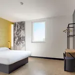 B&B Hotel Saintes Hotel