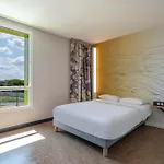 酒店 B&B Hotel Saintes 3*