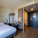 B&B Hotel Saintes 酒店 桑特