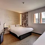B&B Hotel Saintes 桑特