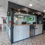 B&B Hotel Saintes 桑特
