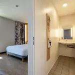 酒店 B&B Hotel Saintes 桑特