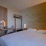 B&B Hotel Saintes מלון סנטה