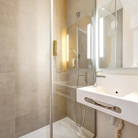 B&B Hotel Saintes 호텔 생트