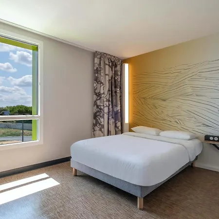 Hotell B&B Hotel Saintes 3*