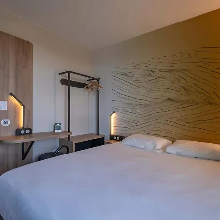 B&B Hotel Saintes 호텔