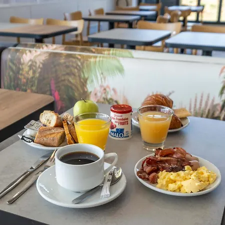 B&B Hotel Saintes Hotel 3*
