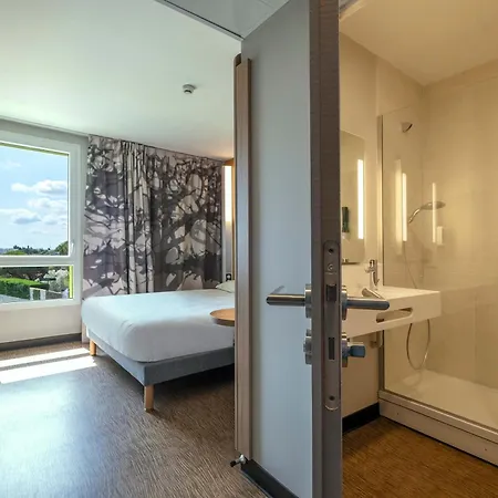B&B Hotel Saintes 호텔 생트