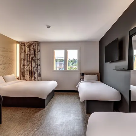 B&B Hotel Saintes ホテル サント