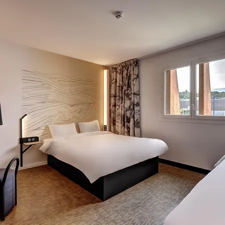 B&B Hotel Saintes 호텔