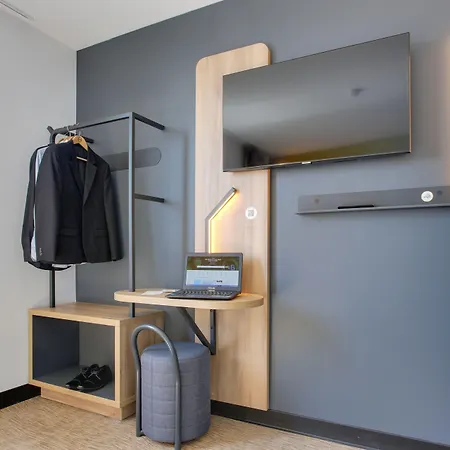 B&B Hotel Saintes サント