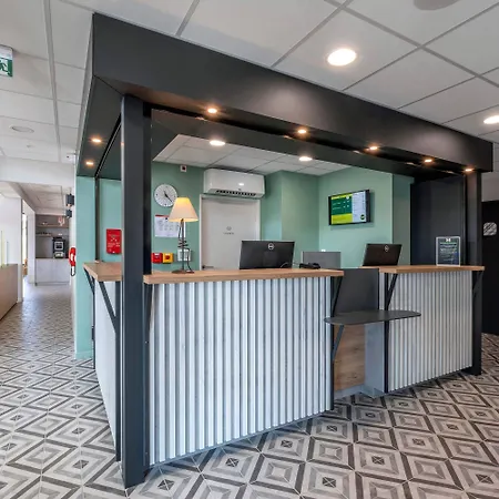 B&B Hotel Saintes Hotel
