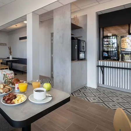 Hotel B&B Hotel Saintes 3*