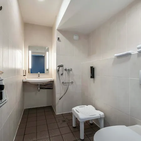 B&B Hotel Saintes Hotel