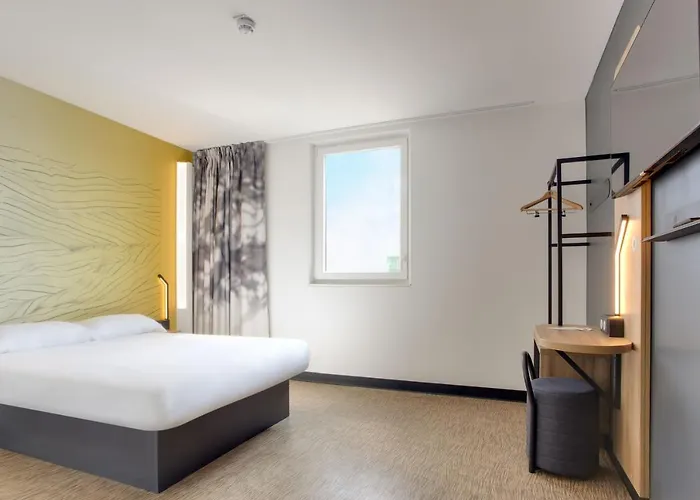 B&B Hotel Saintes Hotel