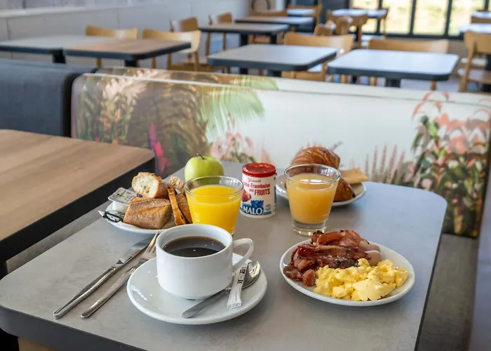 B&B Hotel Saintes Hotel 3*