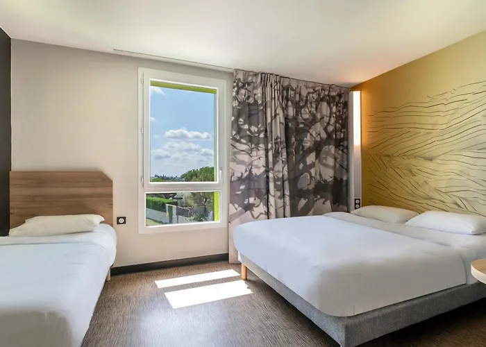 Hotel B&B Hotel Saintes Saintes