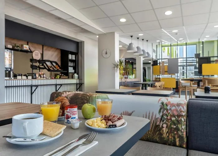 B&B Hotel Saintes Hotel