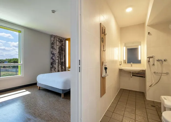 Hotel B&B Hotel Saintes 3*