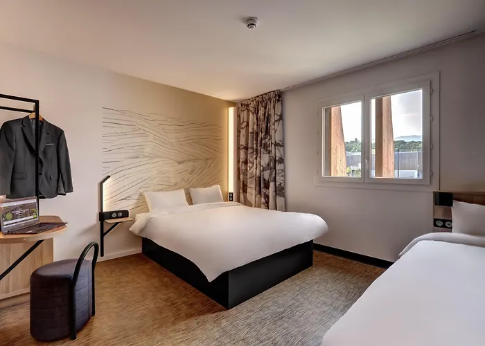 B&B Hotel Saintes Hotel